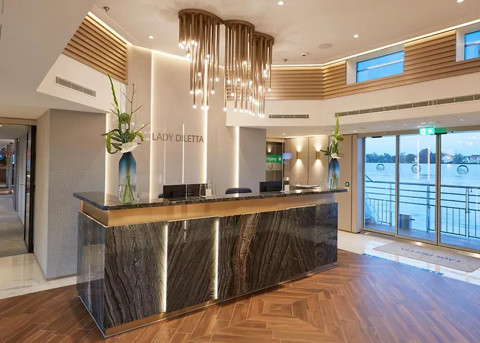 Hotelschiff Lady Diletta מלון קלן